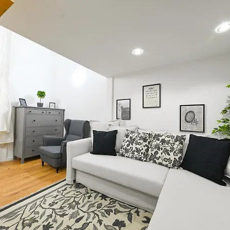 Charming Apartment In Damjanich Str., Lucas Budapest Exterior photo