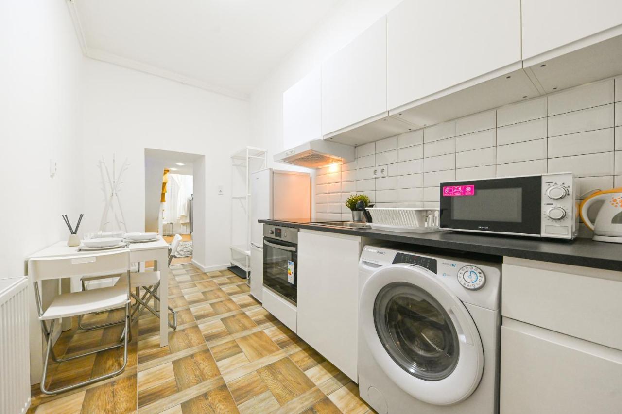 Charming In Damjanich Str., Lucas